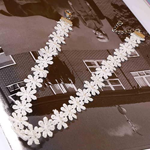 Yheakne Boho Flower Lace Choker Necklace White Lace Tattoo Choker Necklace Daisy Flower Collarbone Necklace Retro 90s Choker Necklace Chain Jewelry for Women and Girls (White)