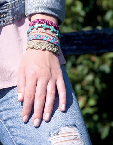 Friendship Bracelets All Grown Up: Hemp, Floss, and Other Boho Chic Designs to Make (Design Originals) 30 Stylish Designs, Easy Techniques, and Step-by-Step Instructions for Intricate Knotwork