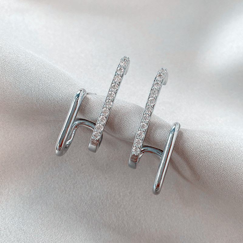 Korean Pearl Claw Stud Earrings - Unique Luxury