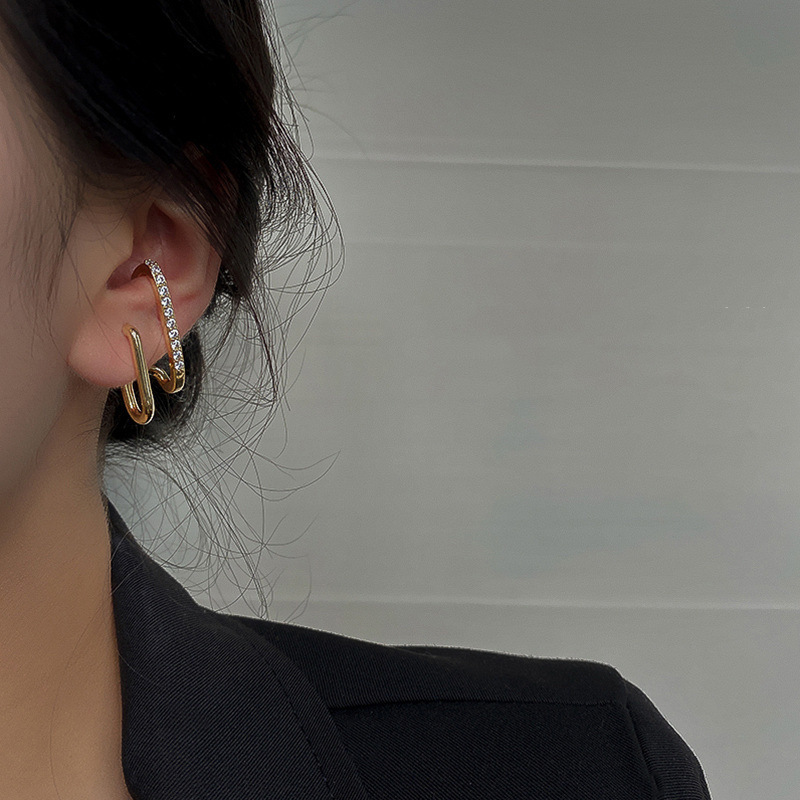 Korean Pearl Claw Stud Earrings - Unique Luxury