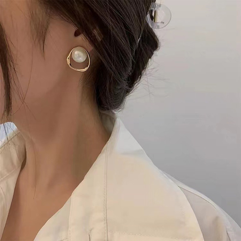 Gold Imitation Pearl Round Stud Earrings for Women