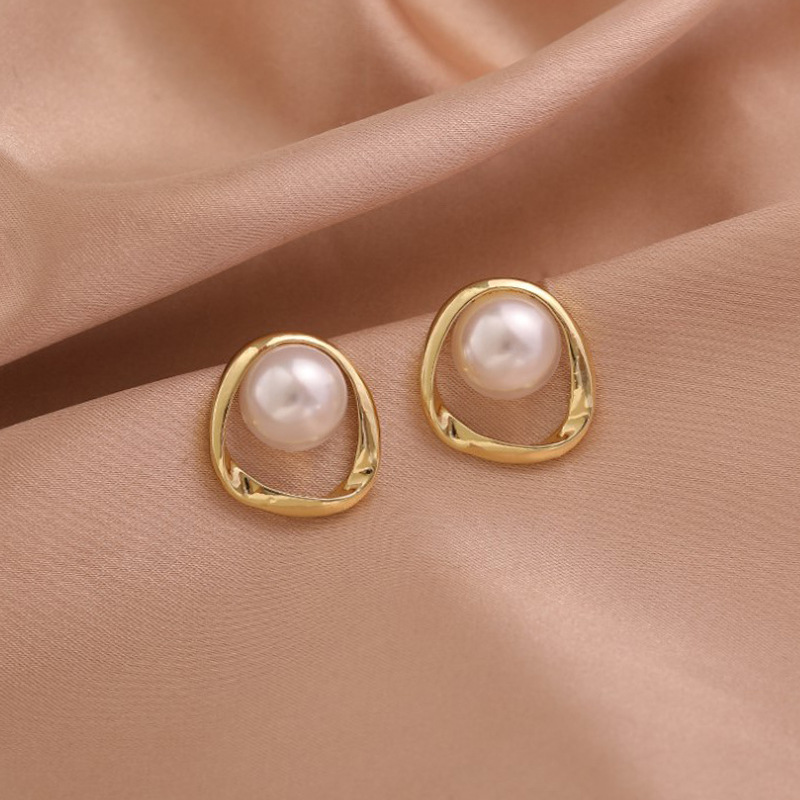 Gold Imitation Pearl Round Stud Earrings for Women