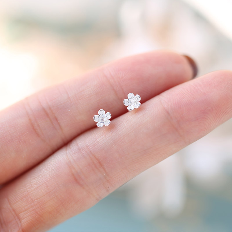 Exquisite S925 Silver Heart Flower Stud Earrings