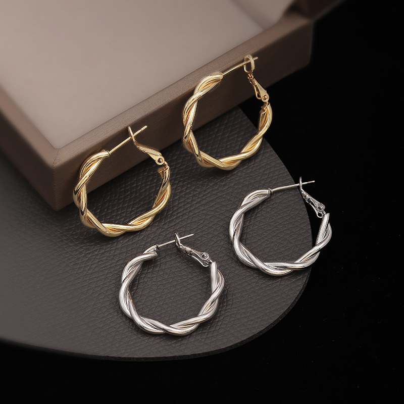 Trendy Vintage Braid Circle Dangle Earrings