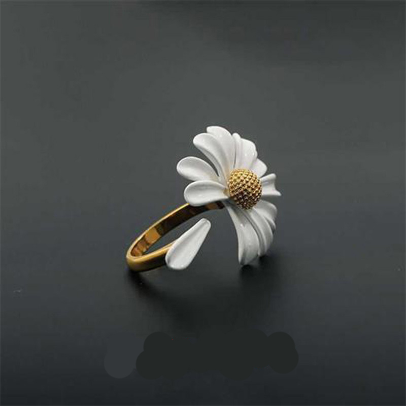 Elegant Adjustable Daisy Flower Ring for Women