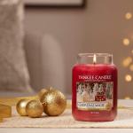 Yankee Candle Scented Candle | Christmas Magic Small Jar | Burn Time: Up to 30 Hours