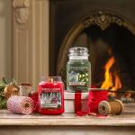Yankee Candle Scented Candle | Christmas Magic Small Jar | Burn Time: Up to 30 Hours