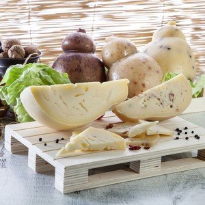 Caciocavallo Pugliese with Pepper