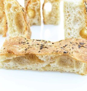 Focaccia Pugliese cotta forno a legna - Apulian focaccia baked in a wood-fired oven 
